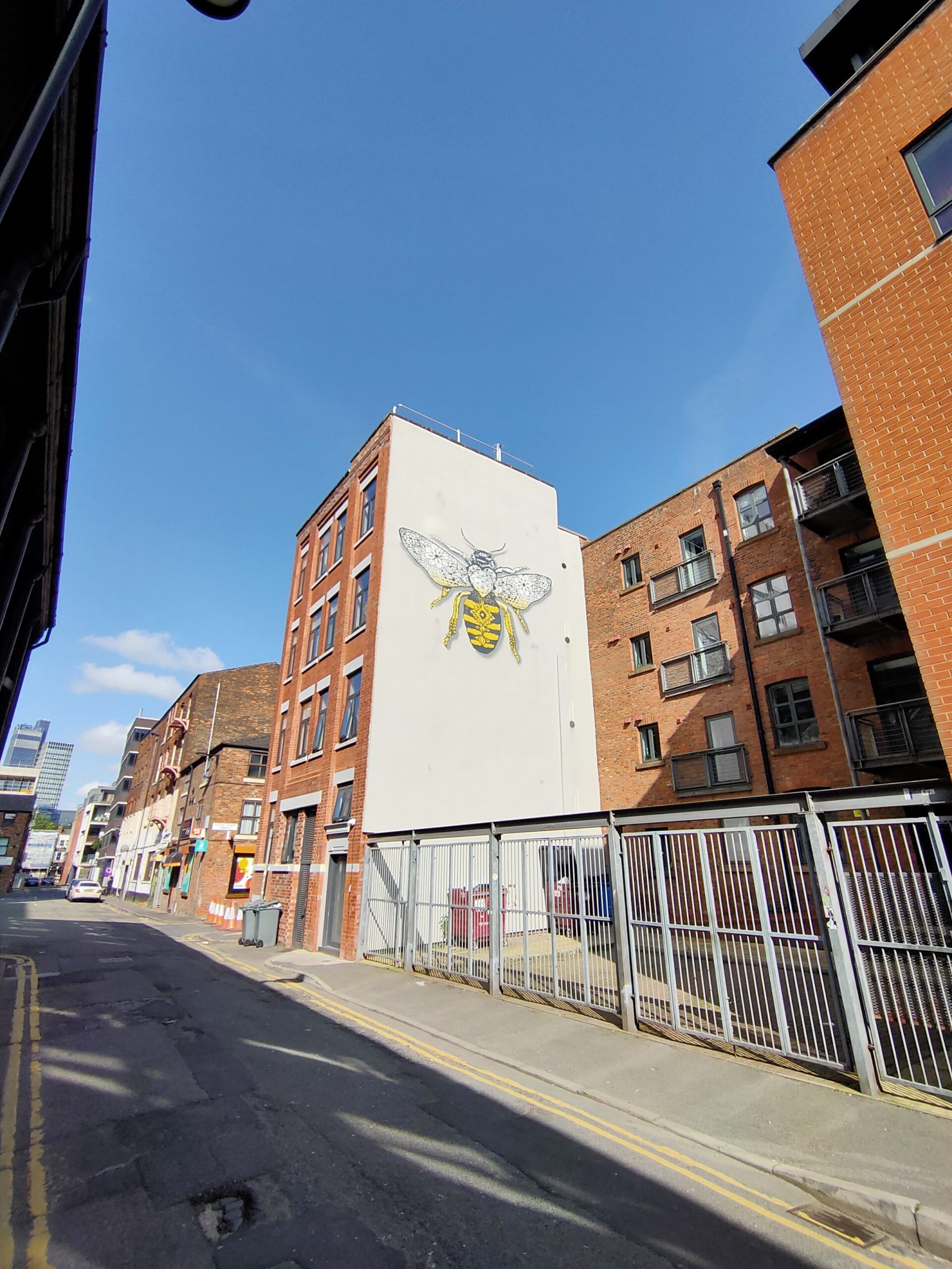 manchester bee mural on houldsworth street