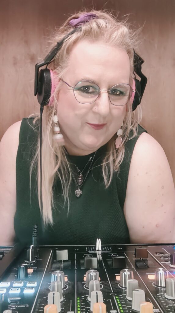 Mikki Tiamo | DJ Mikki T